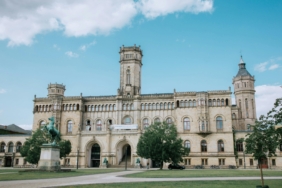 1e59a96b-fe2c-4b58-aa52-a56ac1cd2a2e