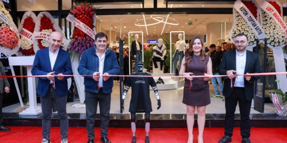 İzmit’in En Büyük Çok Katlı Mağazası Yeni Koza, Yapay Zeka Destekli Törenle Hizmete Açıldı