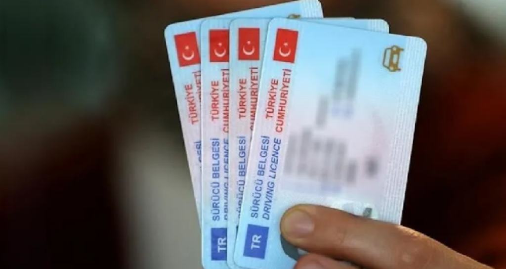 Ehliyet sınavlarında 2027 yılı itibarıyla şehirlerarası yollar ve akan trafik dönemi başlıyor