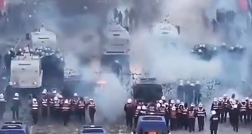 Arnavutluk Başbakanı Edi Rama Öğrenci Protestoları Karşısında Diyalog Çağrısında Bulundu